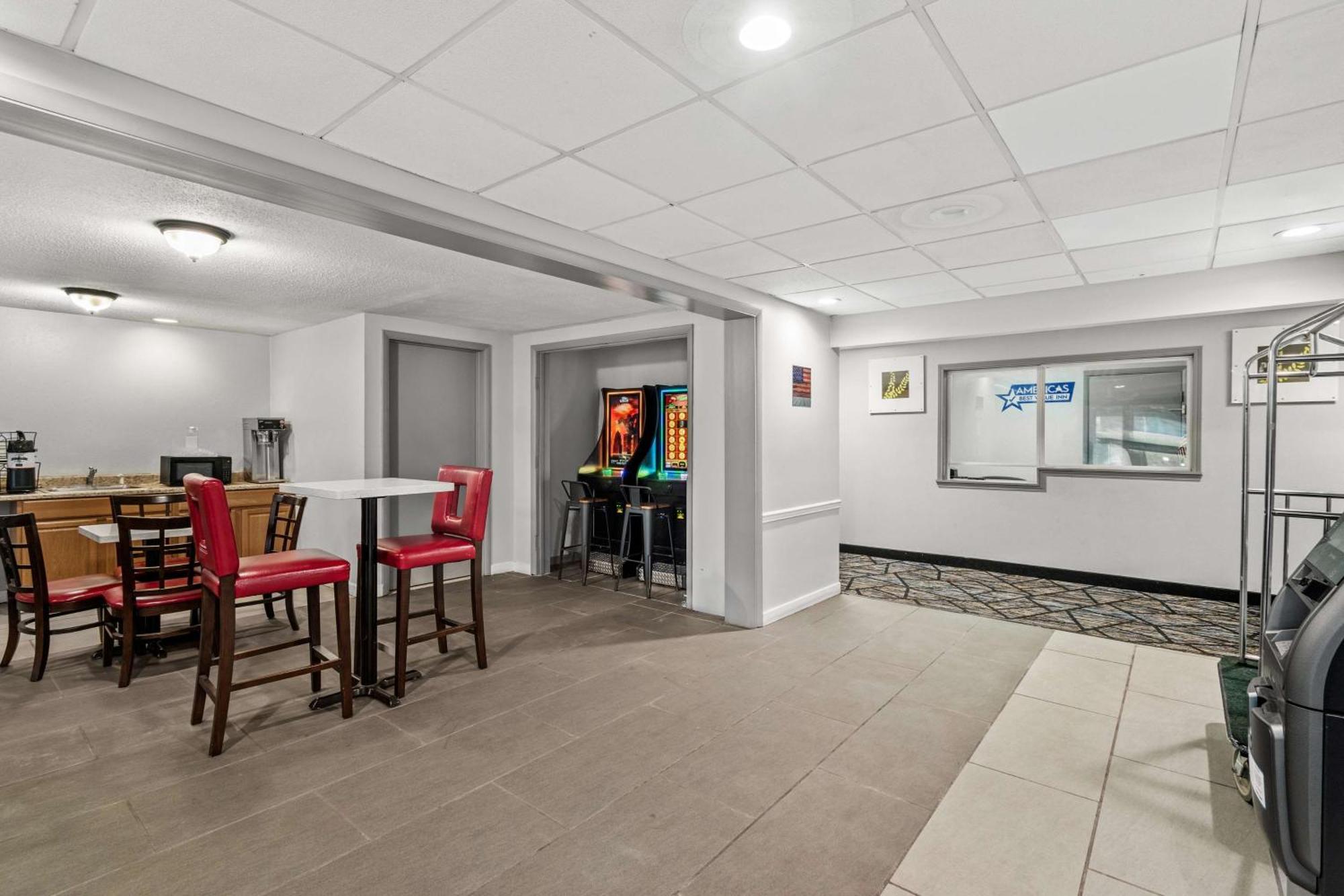Americas Best Value Inn Карлайл Екстериор снимка